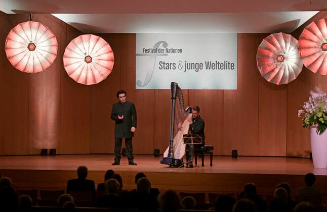 03 10 2020, Classic Festival Bad Wörishofen, Festival of Nations 2020 at the Kurhaus Bad Wörishofen in Allgäu, Gala concert with Rolando Villazon, tenor with Xavier de Maistre, on the harp 03 10 2020, Classic Festival Bad Wörishofen 03 10 2020, Classic Festival Bad Wörishofen