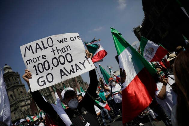Mexico: FRENA demand resignation of Lopez Obrador MEXICO CITY, MEXICO - OCTOBER 3: A demonstrator from the National Anti-AMLO Front (FRENA) take part during a march to protest against the president of Mexico Andres Manuel Lopez Obrador, more than 100,000 people join at the march to demand the resignation of Lopez Obrador. Since September 21, tents were installed in the Zocalo demanding immediate resignation of Mexico s President. On October 3, 2020 in Mexico City, Mexico **World Rights ** Mexico City Mexico Copyright: MarianaxBae