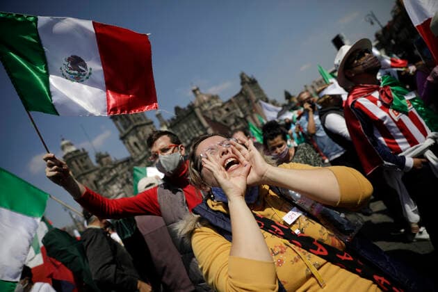 Mexico: FRENA demand resignation of Lopez Obrador MEXICO CITY, MEXICO - OCTOBER 3: A demonstrator from the National Anti-AMLO Front (FRENA) take part during a march to protest against the president of Mexico Andres Manuel Lopez Obrador, more than 100,000 people join at the march to demand the resignation of Lopez Obrador. Since September 21, tents were installed in the Zocalo demanding immediate resignation of Mexico s President. On October 3, 2020 in Mexico City, Mexico **World Rights ** Mexico City Mexico Copyright: MarianaxBae