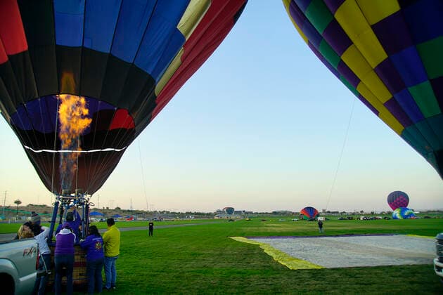 October 4, 2020, Albuquerque, NEW MEXICO, USA: 100420.Balloons get ready to fly during the 2nd day of the Balloon Fall Fest .Photographed on Sunday October 4, 2020. Adolphe Pierre-LouisJournal Albuquerque USA - ZUMAab1_ 20201004_zaf_ab1_003 Copyright: xAlbuquerquexJournalx