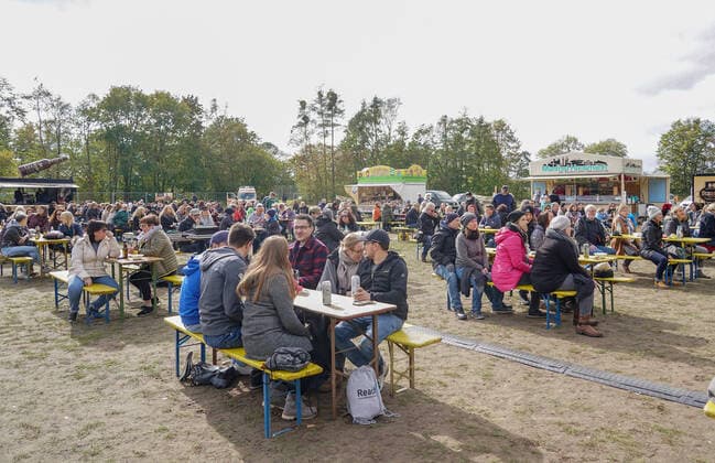 400 visitors enjoy the concert 04 10 2020 Kerwekonzert am Steinrodsee