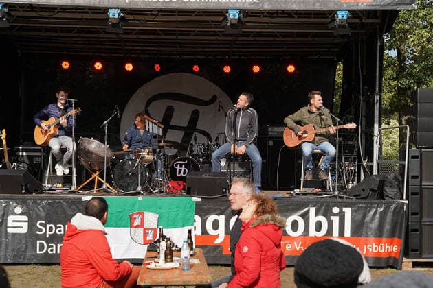400 visitors enjoy the concert of the band Pfund 04 10 2020 Kerwekonzert am Steinrodsee