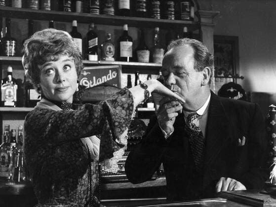 THE SUNDOWNERS GLYNIS JOHNS, MERVYN JOHNS THE SUNDOWNERS Date: 1960  Mandatory credit line: Image courtesy WARNER BROS RGA Ronald Grant Archive Mary Evans