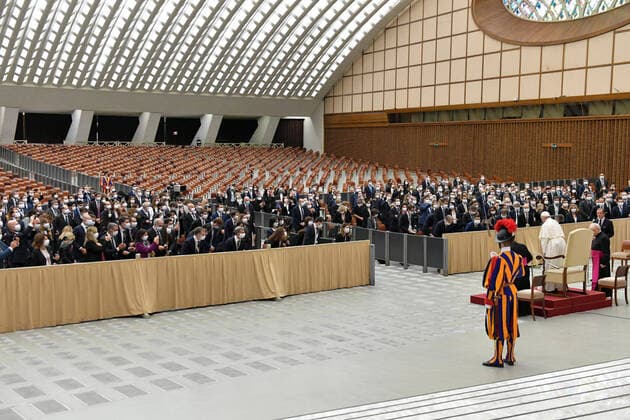 News Bilder des Tages NO FRANCE - NO SWITZERLAND: Oct. 5,2020 : Pope Francis during the Audience to the Managers and Personnel of the Cassa Depositi e Prestiti Institute  Copyright: x VATICANxMEDIAx CPPx xIPAx x CatholicxPressxPhotox