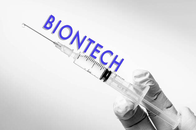 06 10 2020, Search for a corona vaccine Coronavirus vaccination, symbolic picture News about the German pharmaceutical company BIONTECH A corona vaccine candidate developed by the Mainz-based company Biontech with the active ingredient BNT162b2 enters the approval process as of today 06 10 2020, vaccine 06 10 2020, vaccine