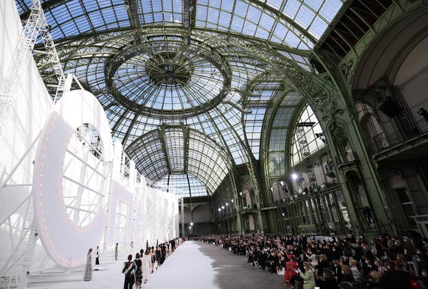 (201007) -- BEIJING, Oct. 7, 2020 -- Models present creations by French fashion house Chanel during Paris Fashion Week in Paris, France, Oct. 6, 2020. ) XINHUA PHOTOS OF THE DAY GaoxJing 