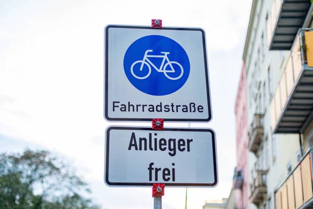 New bicycle road in Friedrichshain, A bicycle road from Palisadenstraße Weidenweg to Rigaer Straße was established Berlin Friedrichshain Berlin Germany