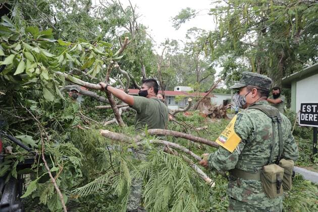 (201008) -- QUINTANA ROO, Oct. 8, 2020 -- Soldiers clean up fallen trees after Hurricane Delta hit Cancun, Quintana Roo state, Mexico, Oct. 7, 2020. Hurricane Delta weakened from a category 4 to a category 2 cyclone as it made landfall early Wednesday in the Mexican Caribbean state of Quintana Roo, but heavy rains and strong winds still caused some infrastructure damage, the National Meteorological Service (SMN) said. (Photo by Xinhua) MEXICO-QUINTANA ROO-HURRICANE DELTA RodolfoxFlores 