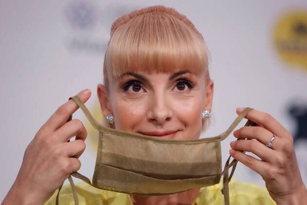 Bilder des Jahres 2020, Entertainment 10 Oktober Entertainment Themen der Woche KW41 Entertainment Bilder des Tages Spanish singer and actress Najwa Nimri, who received the Honorific Award of rhe Festival, during a press conference held on third journey of the Sitges Film Festivalin Stiges, Catalonia, Spain on 10 October 2020. Sitges Film Festival runs from 8 to 18 October. Sitges Film Festival !ACHTUNG: NUR REDAKTIONELLE NUTZUNG!  Copyright: xSusannaxSáezx GRAF8236 20201010-637379333991992498