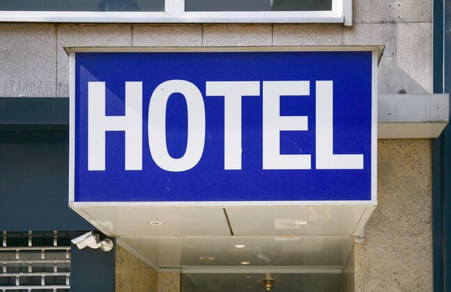 xblx, How do hotels deal with the ban on accommodation around Frankfurt am Main