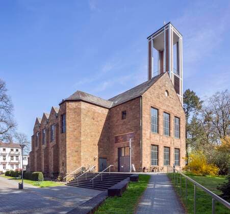 Evangelische Auferstehungskirche, Bad Oeynhausen, Ostwestfalen, Nordrhein-Westfalen, Deutschland, Europa *** Church of the Resurrection, Bad Oeynhausen, East Westphalia, North Rhine-Westphalia, Germany, Europe Copyright: imageBROKER ThomasxRobbin ibxrbb05807025.jpg