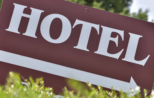 xblx, How do hotels deal with the ban on accommodation around Frankfurt am Main