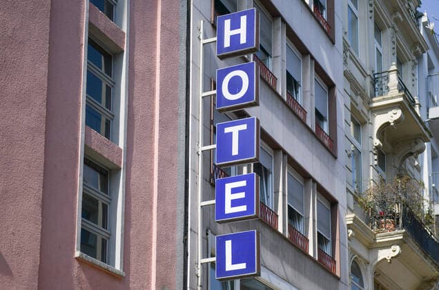 xblx, How do hotels deal with the ban on accommodation around Frankfurt am Main