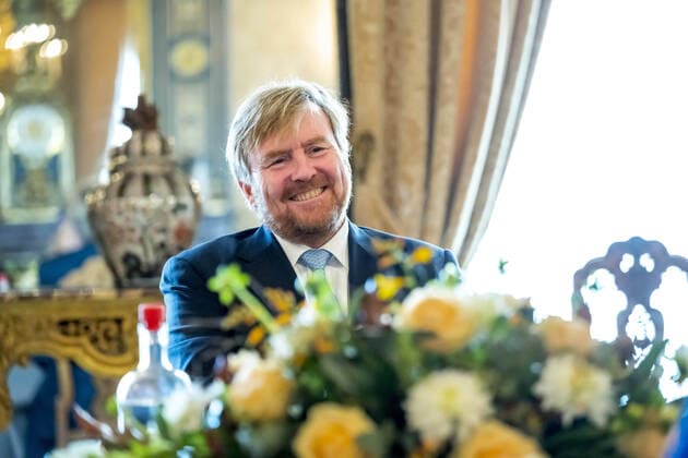 Bilder des Jahres 2020, Entertainment 10 Oktober Entertainment Themen der Woche KW42 Entertainment Bilder des Tages 12-10-2020 Hague King Willem-Alexander received The correspondence of Desiderius Erasmus from publisher Ms Exler-Donker at palace Noordeinde in The Hague. This correspondence by the Dutch humanist Erasmus consists a register with a total of 3,141 letters.  Copyright: xx