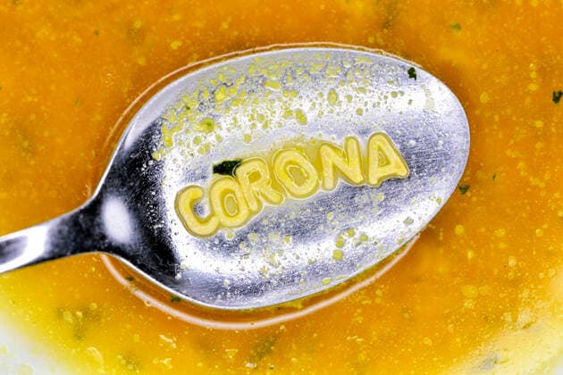 Spoon with the word Corona in a soup ** NUR FUER REDAKTIONELLE ZWECKE ** EDITORIAL USE ONLY **