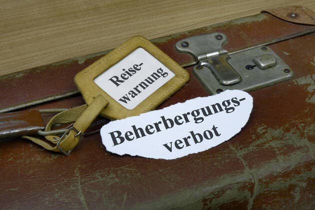 Suitcase with trailer Suitcase with trailer, 13 10 2020, Borkwalde, Brandenburg, In a luggage tag the word travel warning