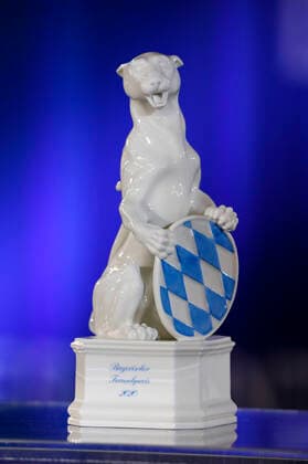 The prize at the presentation of the 32 Bavarian Television Prize 2020 in the Munich Residence Munich Munich, 14 10 2020 Foto:xD.xBedrosianx xFuturexImage