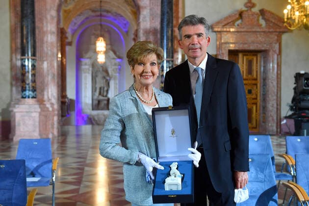 Carolin REIBER receives the Honorary Award of the Bavarian Prime Minister Markus SOEDER Blue Panther, son Dr Marcus Maier Reiber Bavarian Television Award 2020 on 14 10 2020 in the Kaisersaal in the Munich Residence