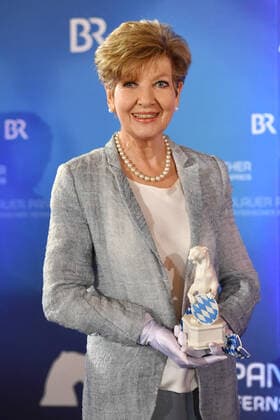Carolin REIBER receives the Honorary Award of the Bavarian Prime Minister Markus SOEDER Blue Panther, Bavarian Television Award 2020 on 14 10 2020 in the Kaisersaal in the Munich Residence