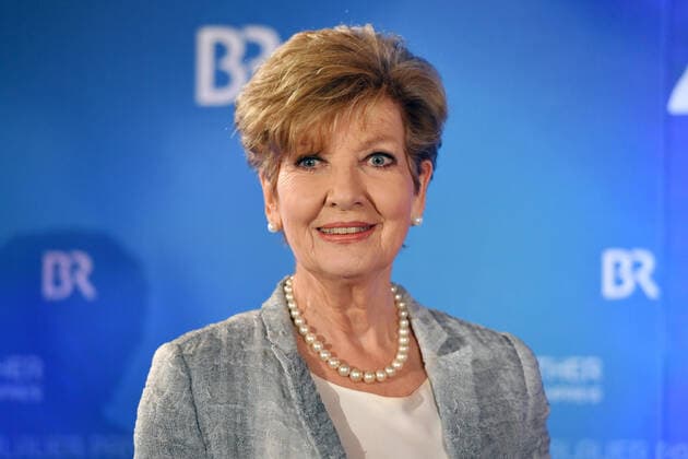 Carolin REIBER Presenter , single picture,cut single motif,portrait,portrait Bavarian Television Award 2020 on 14 10 2020 in the Kaisersaal in the Residenz in Munich