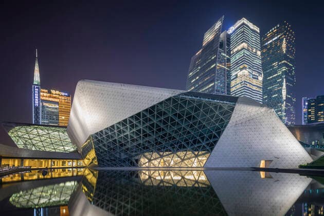 Architektur von Zaha Hadid China, Guangzhou, opera house at night SPP00008