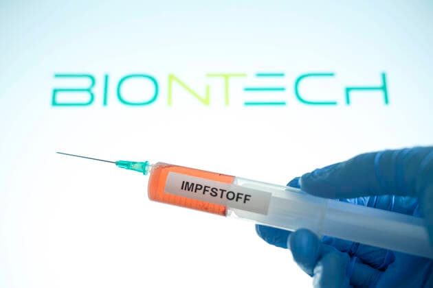 Symbol picture of the vaccine manufacturer and pharmaceutical company BIONTECH Symbol picture and logo of the pharmaceutical and vaccine manufacturer Biontech from Mainz with a syringe and symbolic vaccine The German company BIONTECH is very far in the research of a corona vaccine to fight the pandemic Mainz Rheinland Pfalz Germany