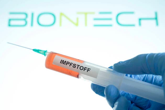Symbol picture of the vaccine manufacturer and pharmaceutical company BIONTECH Symbol picture and logo of the pharmaceutical and vaccine manufacturer Biontech from Mainz with a syringe and symbolic vaccine The German company BIONTECH is very far in the research of a corona vaccine to fight the pandemic Mainz Rheinland Pfalz Germany