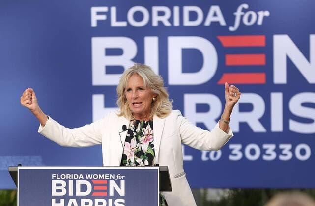 Bilder des Jahres 2020, News 10 Oktober News Themen der Woche KW42 News Bilder des Tages October 16, 2020, Lake Mary, Florida, USA: JILL BIDEN, wife of Democratic presidential nominee J. Biden, speaks during a Women for Biden event at the home of S. Van Gundy in Lake Mary on Friday. Lake Mary USA - ZUMAm67_ 20201016_zaf_m67_018 Copyright: xStephenxM.xDowellx