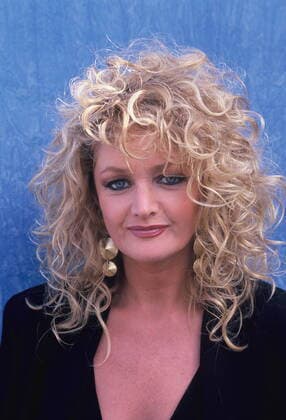 die Saengerin Bonnie Tyler posiert am 10.05.1992 vor neutralem Hintergrund *** the singer Bonnie Tyler poses on 10 05 1992 in front of a neutral background