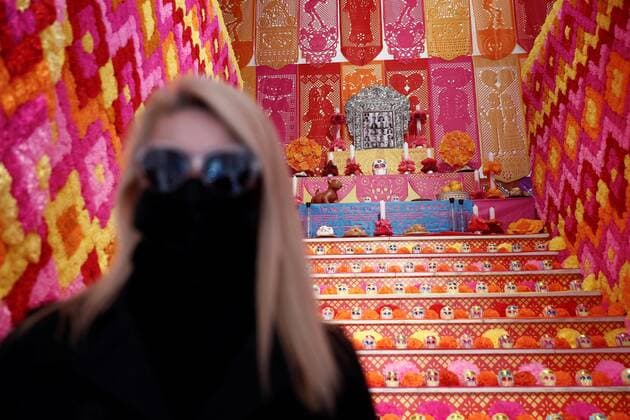 A visitor looks at the Altar de muertos (lit. The Altar of the Dead ), isntalled at the main stairs of the headquarters of the House of Mexico in Madrid, central Spain, 17 October 2020. Visitors will have the chance to learn about the culture and origins surrounding the tradition of death in Mexico. Altar de muertos in the House of Mexico, in Madrid !ACHTUNG: NUR REDAKTIONELLE NUTZUNG!  Copyright: xMariscalx GRAF2493 20201017-637385545275552284