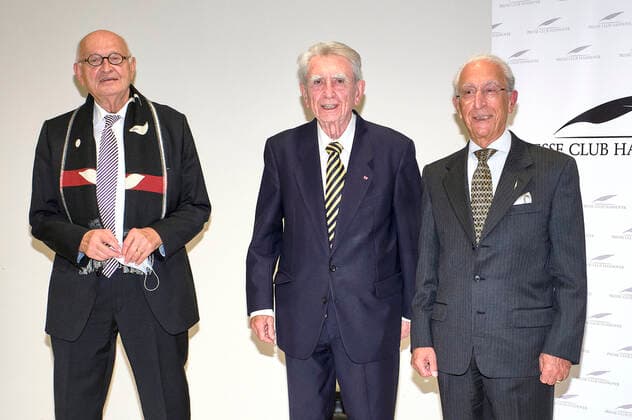Herbert Schmalstieg, Horst Milde and Madjid Samii at the award of the Leibniz Ring Hannover 2020 to Rolf Zick at the Leineschloss Since 1997, the Press Club Hannover has been honouring personalities or institutions with the Leibniz Ring Hannover every year who have attracted attention through an outstanding achievement or have made a special mar Foto:xU.xStammx xFuturexImage