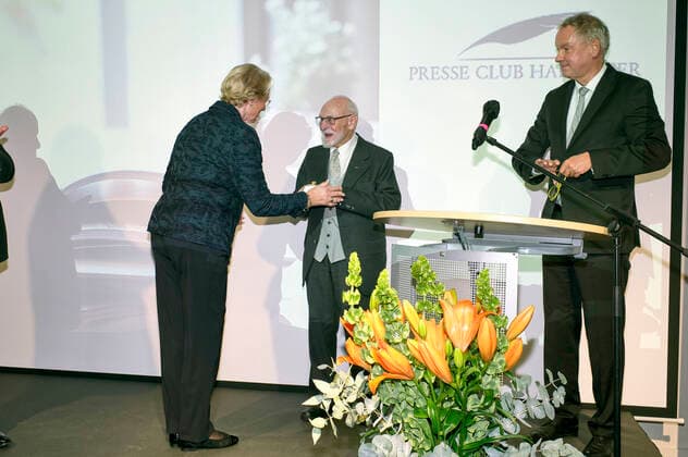 Eske Nannen, Rolf Zick and Lutz Marmor at the presentation of the Leibniz Ring Hanover 2020 to Rolf Zick at the Leineschloss Since 1997, the Press Club Hanover has been honouring personalities or institutions with the Leibniz Ring Hanover every year since 1997 who have attracted attention through an outstanding achievement or who have set a special example Foto:xU.xStammx xFuturexImage