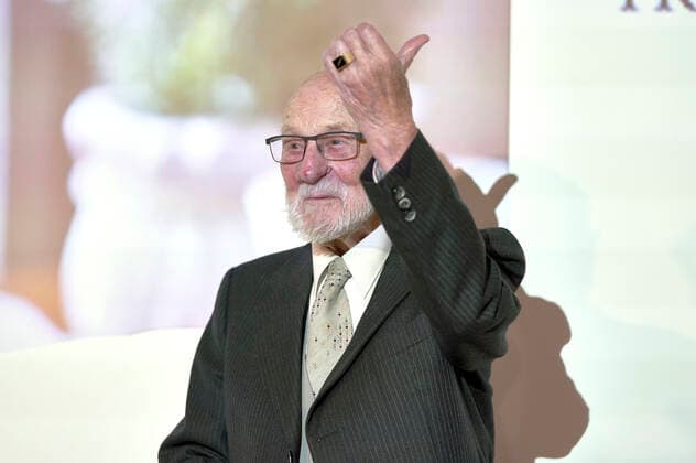 Rolf Zick at the Leibniz Ring Hanover 2020 to Rolf Zick at the Leineschloss Since 1997, the Press Club Hanover has been awarding the Leibniz Ring Hanover annually to personalities or institutions who have attracted attention through outstanding achievements or have made a special mark through their lifes work Hanover, 20 10 2020 Foto:xU.xStammx xFuturexImage