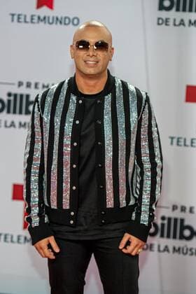 Puerto Rican singer and producer Wisin poses upon his arrival on the red carpet of the Billboard Latin Music Awards, at the BB&T Center in Sunrise, a city in Broward County near Miami, Florida, USA, 21 October 2020. Billboard Latin Music Awards !ACHTUNG: NUR REDAKTIONELLE NUTZUNG!  Copyright: xGiorgioxVierax USA4678 20201022-637389449532978608