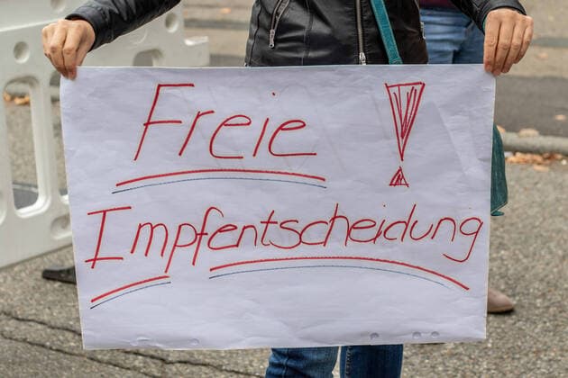 Stuttgart GER, Stuttgart, rally for vaccination-critical paediatrician, 21 10 2020 Free choice of vaccination Around 200 participants from Baden Württemberg, numerous Copyright: xTabeaxGuenzler Eibner-Pressefotox EP_TGR