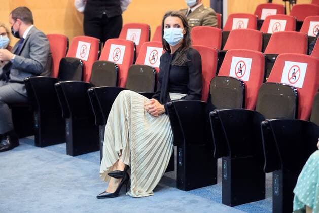 Entertainment Bilder des Tages Spain s Queen Letizia arrives to chair 6th Spanish National Fashion awarding ceremony in Madrid, Spain, 22 October 2020. Spain s Queen Letizia chairs Spanish National Fashion awarding ceremony !ACHTUNG: NUR REDAKTIONELLE NUTZUNG!  Copyright: xFernandoxAlvaradox GRAF5476 20201022-637389628162017233