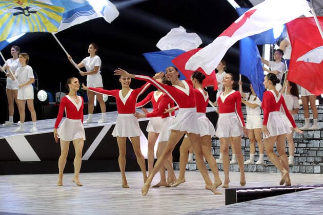 MOSCOW, RUSSIA - OCTOBER 23, 2020: Artists perform during the Athletes Salute the Great Victory concert held at the Megasport Sport Palace to mark this year s 75th anniversary of the victory in World War II. Vyacheslav Prokofyev TASS  TS0EBDE7