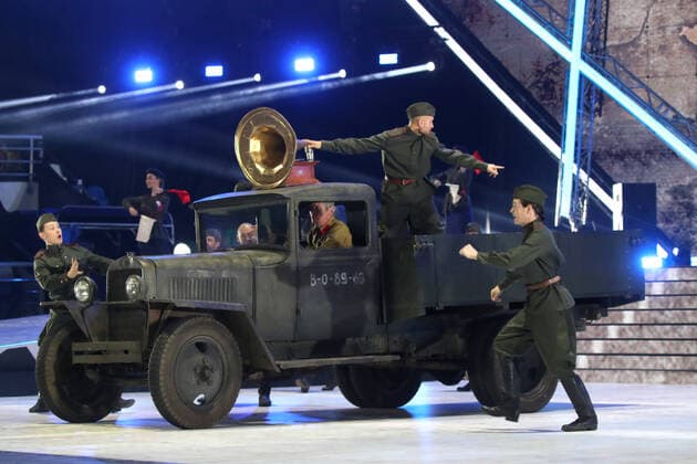 MOSCOW, RUSSIA - OCTOBER 23, 2020: Artists perform during the Athletes Salute the Great Victory concert held at the Megasport Sport Palace to mark this year s 75th anniversary of the victory in World War II. Vyacheslav Prokofyev TASS  TS0EBE03