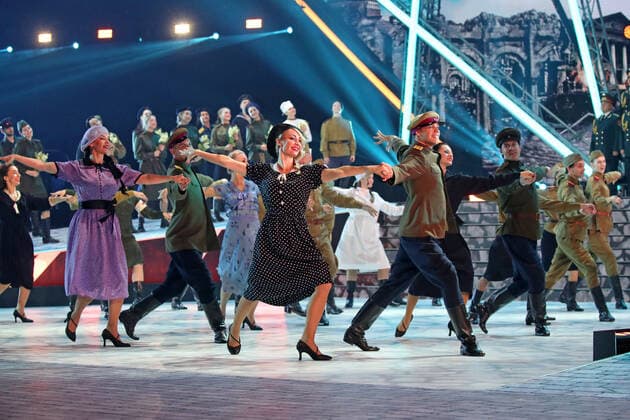 MOSCOW, RUSSIA - OCTOBER 23, 2020: Artists perform during the Athletes Salute the Great Victory concert held at the Megasport Sport Palace to mark this year s 75th anniversary of the victory in World War II. Vyacheslav Prokofyev TASS  TS0EBE06