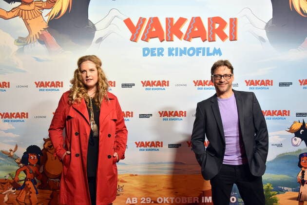 Bilder des Jahres 2020, Entertainment 10 Oktober Entertainment Themen der Woche KW43 Entertainment Bilder des Tages Die Schauspieler Diana Amft und Patrick Bach posiert bei der Köln Premiere von Yakari - Der Kinofilm *** The actors Diana Amft and Patrick Bach pose at the Cologne premiere of Yakari The Motion Picture