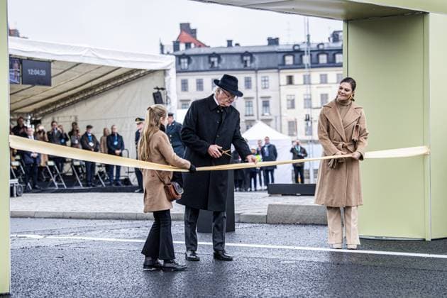Bilder des Jahres 2020, News 10 Oktober News Themen der Woche KW43 News Bilder des Tages Princess Estelle, King Carl XVI Gustaf, Crown Princess Victoria Inauguration of the golden bridge Slussbron in Stockholm, Sweden 25 Oct 2020 2020-10-25 (c) LORENTZ-ALLARD ROBIN Aftonbladet TT * * * EXPRESSEN OUT * * * AFTONBLADET 85392 Stockholm Sverige x2512x *** Princess Estelle, King Carl XVI Gustaf, Crown Princess Victoria Inauguration of the golden bridge Slussbron in Stockholm, Sweden 25 Oct 2020 2020 10 25 c LORENTZ ALLARD ROBIN Aftonbladet TT EXPRESSEN OUT AFTONBLADET 85392 Stockholm Sverige x2512x,  Copyright: xLORENTZ-ALLARDxROBIN Aftonbladetx Swedish royals inauguration Slussbron