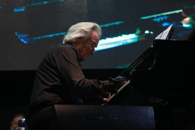 AMERICANA, SP - 25.10.2020: MAESTRO JOÃO CARLOS MARTINS FAZ CONCERTO - Maestro João Carlos Martins presented, this Sunday (25) the concert Na Roda with the Maestro, a tribute to the composer Johann Sebastian Bach, in Americana. The presentation was made in a drive-in format in the parking lot of the Maravilhas do Lar store. x1982723x  LeandroxFerreira
