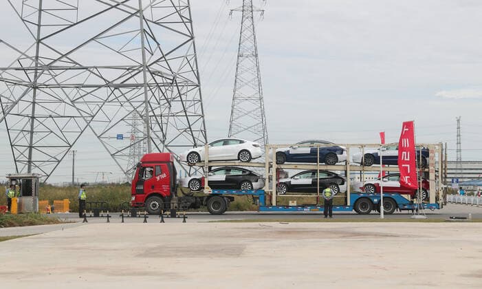 (201026) -- SHANGHAI, Oct. 26, 2020 -- Photo taken on Oct. 26, 2020 shows the Tesla China-made Model 3 vehicles at its gigafactory in Shanghai, east China. U.S. carmaker Tesla announced Monday that it will export 7,000 vehicles of made-in-China Model 3 to Europe on Tuesday. The batch of sedans is expected to arrive at the port of Zeebrugge in Belgium by sea at the end of November, before being sold in European countries including Germany, France, Italy, Spain, Portugal and Switzerland. Tesla delivered the first batch of made-in-China Model 3 sedans to the public earlier this year, one year after the company broke ground on its first overseas plant. ) CHINA-SHANGHAI-TESLA-MADE-IN-CHINA MODEL 3-EXPORT-EUROPE (CN) DingxTing