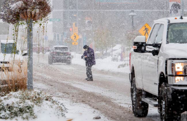 October 26, 2020, USA: A winter storm dumped several inches of snow on Central Avenue in Los Alaamos Monday October 26, 2020. USA - ZUMAab1_ 20201026_zaf_ab1_008 Copyright: xEddiexMoorex