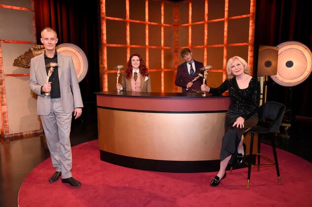 Bilder des Jahres 2020, Entertainment 10 Oktober Entertainment Themen der Woche KW44 News Bilder des Tages Max Uthoff, Tahnee, Sebastian Krämer und Maren Kroymann bei der Verleihung vom Bayerischen Kabarettpreis 2020 im BR-Studio. Unterföhring, 26.10.2020 *** Max Uthoff, Tahnee, Sebastian Krämer and Maren Kroymann at the presentation of the Bavarian Cabaret Prize 2020 in BR Studio Unterföhring, 26 10 2020 Foto:xS.xAdamx xFuturexImage
