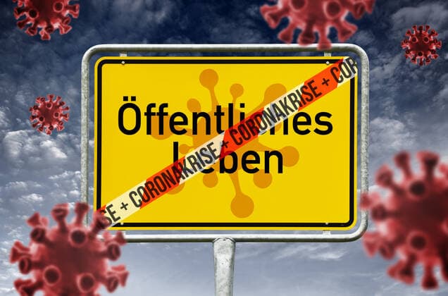 PHOTOMONTAGE, place-name sign with crossed-out writing Public life and corona viruses, corona crisis and lockdown ** NUR FUER REDAKTIONELLE ZWECKE ** EDITORIAL USE ONLY **