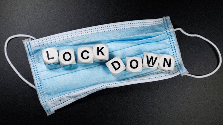 The photo shows a blue mouth guard on the cube lying, which form the word lockdown, mask, face mask, mouth nose protection, MNS, symbol photo, symbol image, symbol, 27 10 2020, Heidelberg Germany , News, Feature, Coronavirus, Politics discusses about a lockdown in Germany xozx