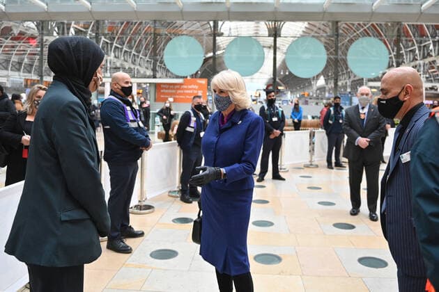 . 27 10 2020. London, United Kingdom. Camilla,The Duchess of Cornwall, at Paddington Station in London where she watched a demonstration by Medical Detection Dogs .  xi-Imagesx xPoolx IIM-21741-0007