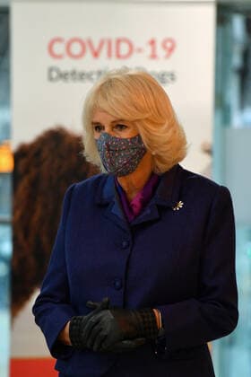 . 27 10 2020. London, United Kingdom. Camilla,The Duchess of Cornwall, at Paddington Station in London where she watched a demonstration by Medical Detection Dogs .  xi-Imagesx xPoolx IIM-21741-0019