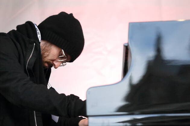 Igor Levit plays at a protest concert against the election of the new AfD faction leader on the Alter Markt at the Brandenburg Parliament in Potsdam, 27 October 2020 Protest concert grand piano instead of grand piano in Potsdam